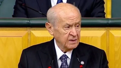 MHP Genel Başkanı Devlet Bahçeli, Meclis'in açılışında DEM milletvekilleriyle tokalaşmasının