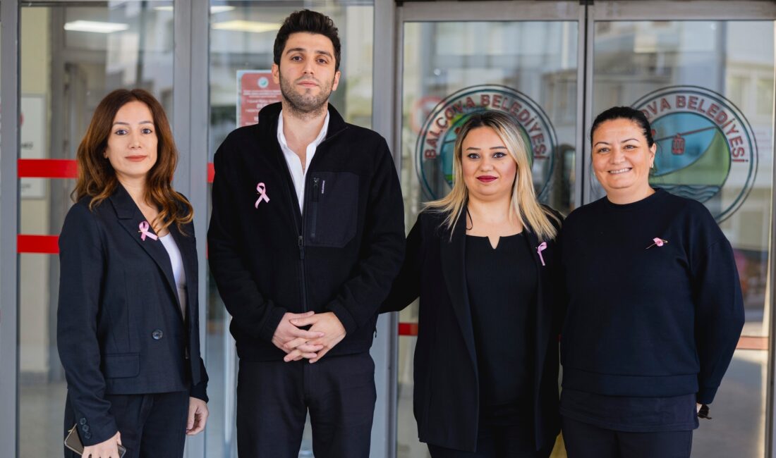 Balçova Belediye personeli, meme kanserine dikkat çekmek ve farkındalık yaratma