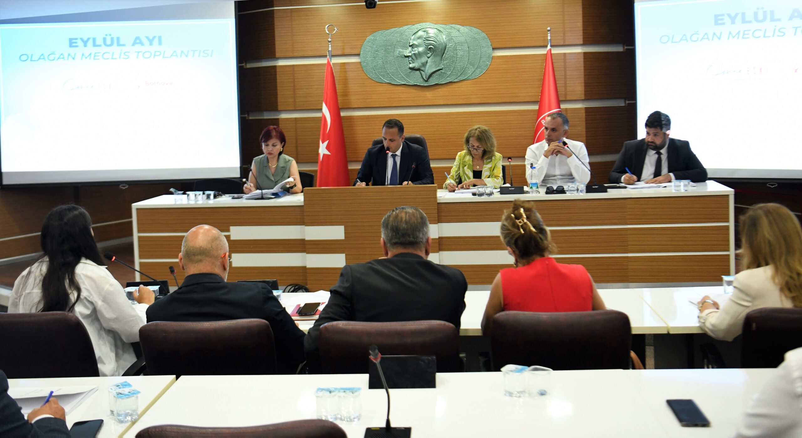 Bornova Belediye Meclisi, Beydağ Belediyesi’ne bir kamyonet ve bir kamyon