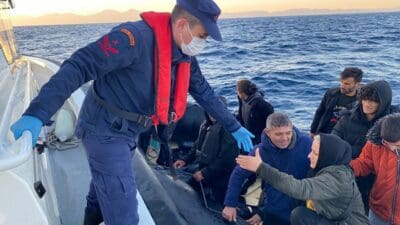 İzmir'in Çeşme, Dikili ve Menderes ilçeleri açıklarında düzenlenen operasyonlarda toplamda