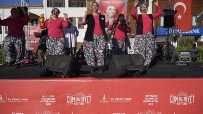 İzmir Büyükşehir Belediyesi Cumhuriyet’in 101’inci yıl dönümünde alışılmışın dışına çıkarak