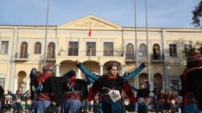 Cumhuriyetin ilanının 101. yıl dönümü, İzmir Valiliği koordinesinde, Konak Atatürk