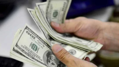 İstanbul serbest piyasada dolar ve euronun yükselişi sürüyor. Dolar 34,2240