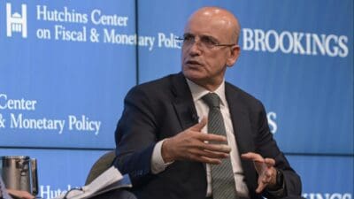 Hazine ve Maliye Bakanı Mehmet Şimşek, 2026 sonunda enflasyonun tek