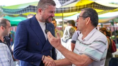 Buca Belediye Başkanı Görkem Duman, Şirinyer Pazar Yeri’nde esnafla bir