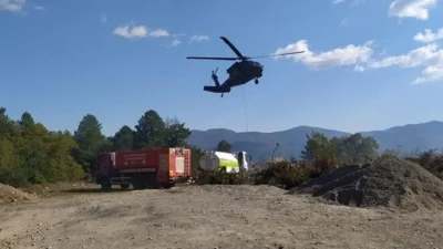 Hatay'ın Dörtyol ilçesindeki orman yangınına havadan müdahale edilmeye yeniden başlandı.
