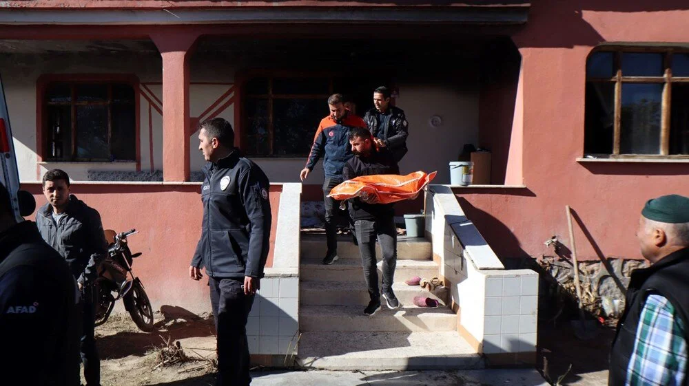 2 yaşındaki Hazar’ın acı ölümü: Evde tek başınaydı, alevlerin
arasında kaldı - 4