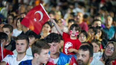 Gaziemir Belediyesi’nin Cumhuriyet Bayramı kutlama programı, yüzlerce kişinin harmandalı oynayacağı