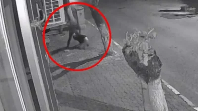 İzmir'in Kemalpaşa ilçesinde, sokak ortasında Betül Ç.'ye (18) bıçakla saldırıp