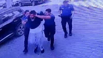 İzmir Bornova’da, bipolar bozukluk hastası C.K., tedavi için evine gelen