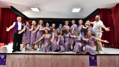 İzmir Büyükşehir Belediyesi Köy Tiyatroları yürüttüğü başarılı çalışmalarla birçok insanın