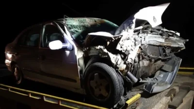 Ankara'nın Beypazarı-Ankara yolu üzerinde, gece saatlerinde bir otomobil ile kamyonun