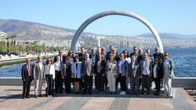 Karşıyaka Belediye Başkanı Yıldız Ünsal, 19 Ekim Muhtarlar günü dolayısıyla