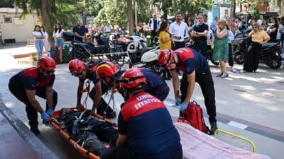 Bornova Belediyesi’nde İzmir Büyükşehir Belediyesi İtfaiye Daire Başkanlığı işbirliği ile personelin