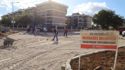 Menderes Belediyesi, Cüneytbey Mahallesi Şebboy Sokak’ta kilit parke çalışması gerçekleştirdi.