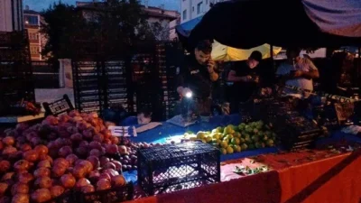 Çorum'da Bahçelievler Mahallesi'nde kurulan Cumartesi Pazarı'nda esnaflık yapan Galip Ayan,