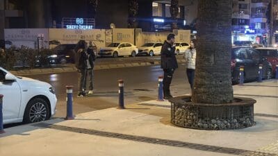 İzmir Karşıyaka’da, sokak ortasında tartıştığı N.D.’yi boğazından ve karnından bıçaklayarak