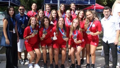 İzmir Büyükşehir Belediyesi Spor Kulübü, yenilgisiz şampiyonluğa ulaştı. Kübra Kuş