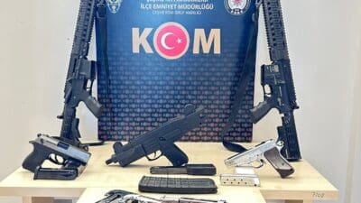 İzmir'de suç örgütüne yönelik operasyonda gözaltına alınan 8 şüpheliden 7'si