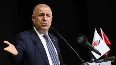 Zafer Partisi Genel Başkanı Ümit Özdağ, partisinin İzmir il kongresi