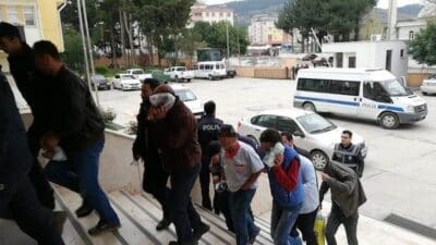 Yer Osmaniye'nin Düzici ilçesi. 14 yaşındaki bir kız çocuğu polise