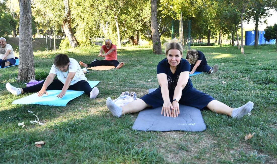 İzmir Büyükşehir Belediyesi’nin ücretsiz olarak “Herkes Spora” sloganıyla düzenlediği sağlıklı