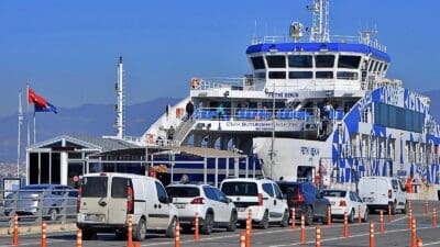 İzmir Büyükşehir Belediyesi İZDENİZ Genel Müdürlüğü’nün işlettiği araba vapurlarında yeni