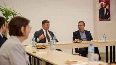 İzmir Büyükşehir Belediye Başkanı Dr. Cemil Tugay, İzmir Tabip Odası’nı