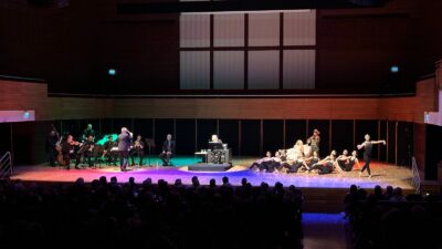 Usta oyuncu Müjdat Gezen, keman virtüözü Cihat Aşkın, kemancı, orkestra