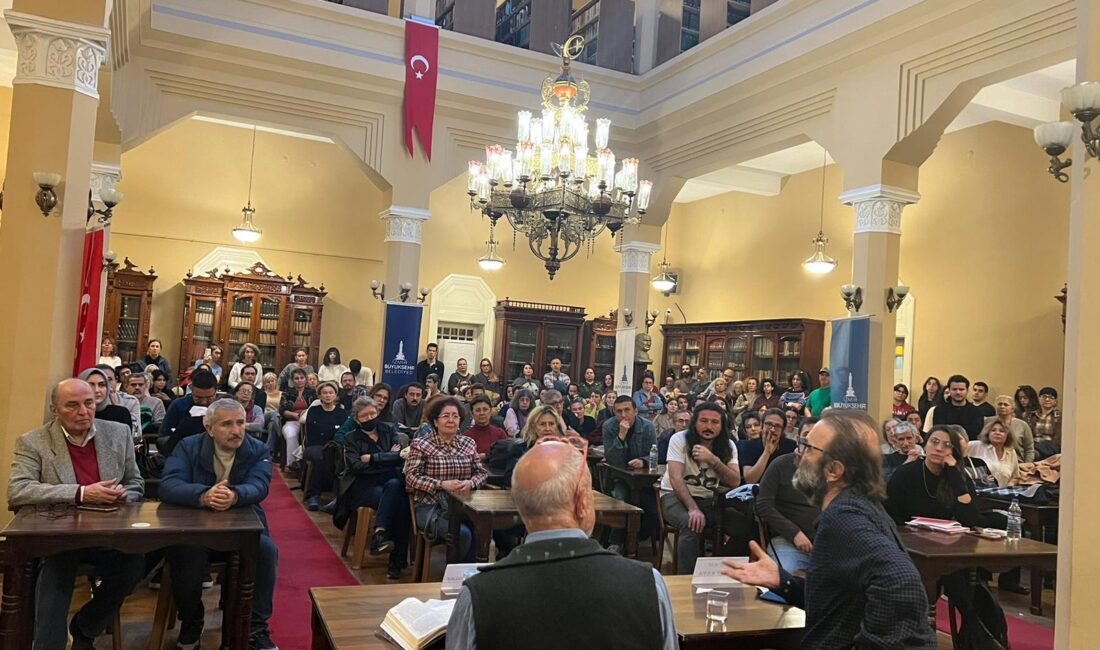 İzmir Büyükşehir Belediyesi tarafından düzenlenen Edebiyat Söyleşileri’nin ikinci konuğu olan