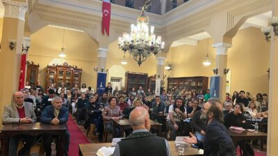 İzmir Büyükşehir Belediyesi tarafından düzenlenen Edebiyat Söyleşileri’nin ikinci konuğu olan