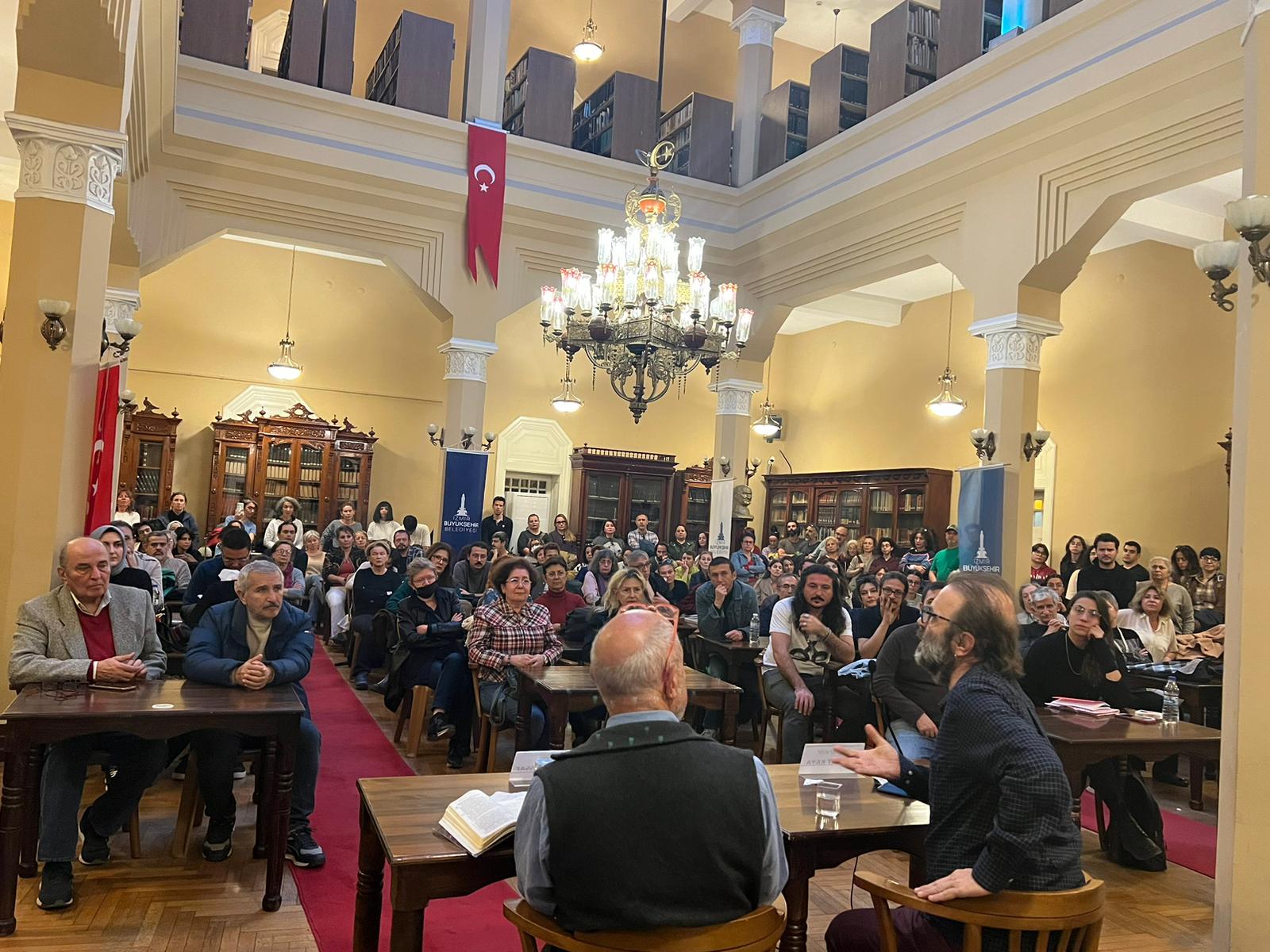 İzmir Büyükşehir Belediyesi tarafından düzenlenen Edebiyat Söyleşileri’nin ikinci konuğu olan