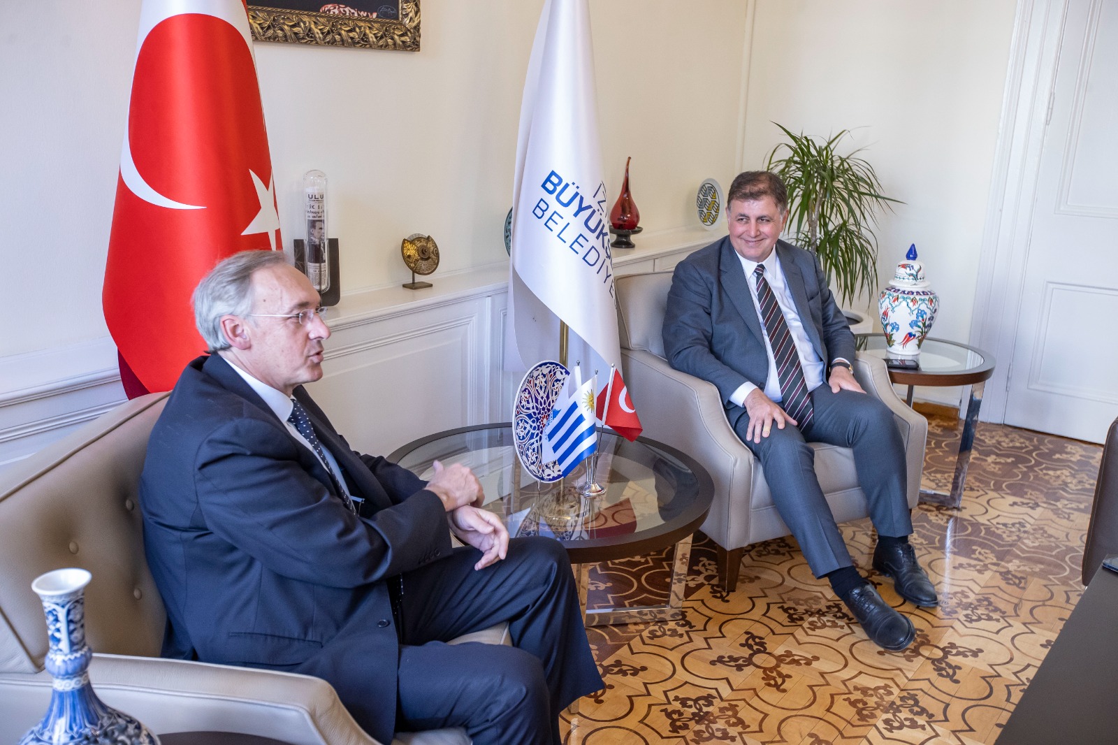 İzmir Büyükşehir Belediye Başkanı Dr. Cemil Tugay, Uruguay Büyükelçisi Hugo