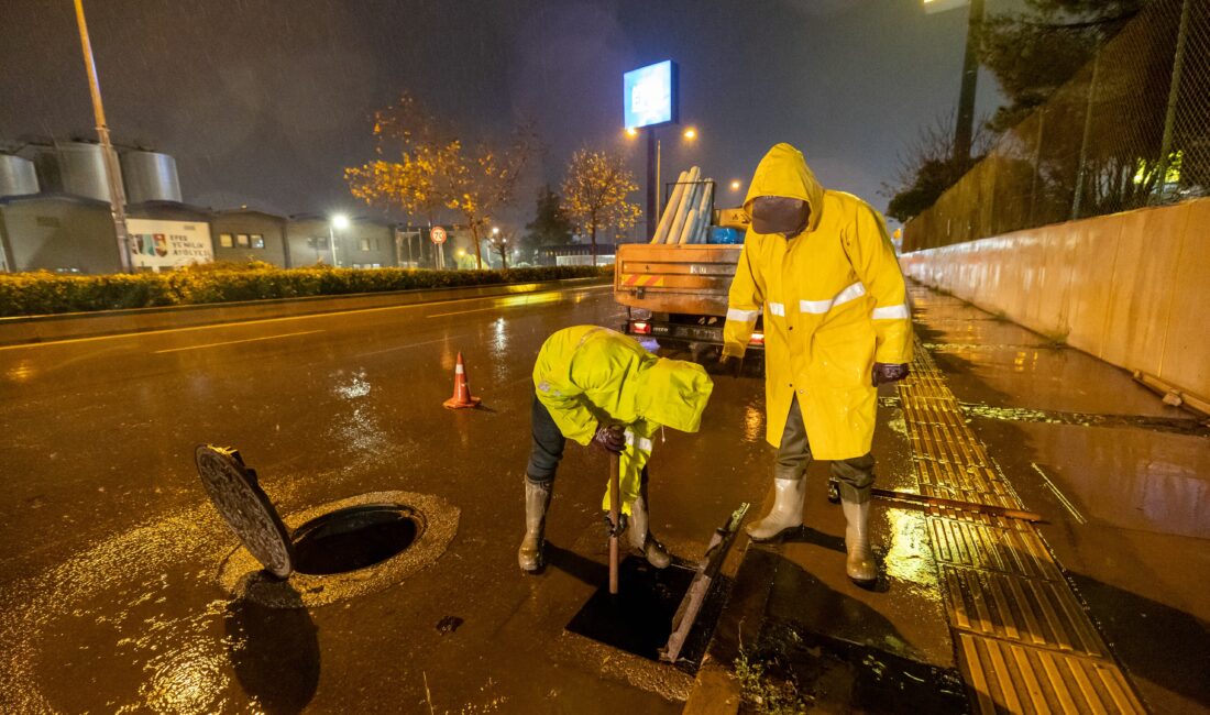 İzmir Büyükşehir Belediyesi ekipleri dün öğle saatlerinden bu yana İzmir