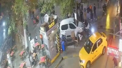İzmir'in Bornova ilçesinde polisten kaçarken ters yöne giren sürücünün kullandığı