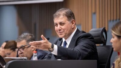 İzmir Büyükşehir Belediye Başkanı Dr. Cemil Tugay, meclis toplantısında önemli