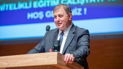 İzmir Büyükşehir Belediyesi ve NE-DER tarafından düzenlenen Nitelikli Eğitim Çalıştayı’nda,