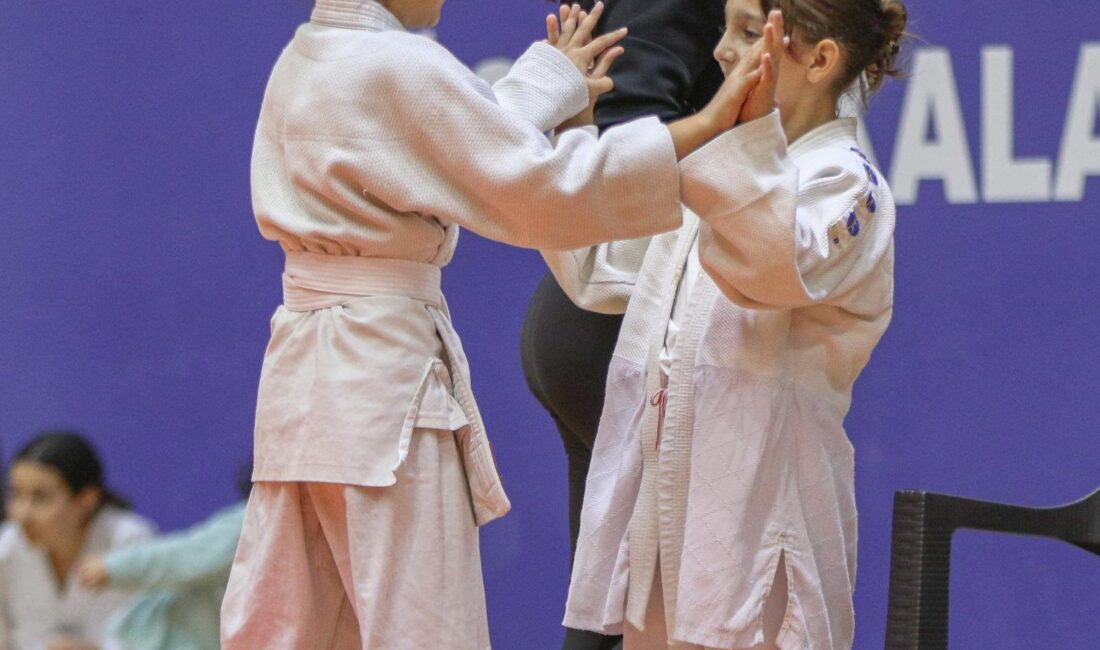 İzmir Büyükşehir Belediyesi tarafından Başöğretmen Gazi Mustafa Kemal Atatürk onuruna