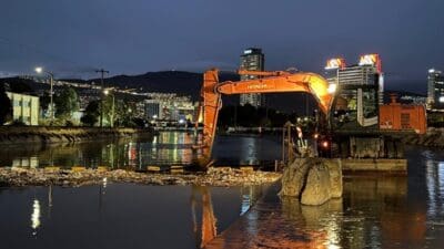 İzmir Büyükşehir Belediyesi İZSU Genel Müdürlüğü ekipleri, özellikle yağışlı günlerde