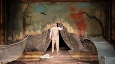 İzmir Büyükşehir Belediyesi Şehir Tiyatroları “Rüstemoğlu Cemal’in Tuhaf Hikâyesi” adlı