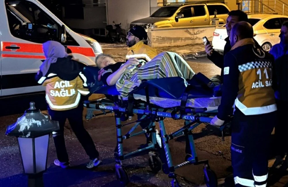 Balıkesir’de 4 saat süren rehine
krizi: Rehin aldığı kadına bıçakla saldırdı, polis etkisiz hale getirdi - 4