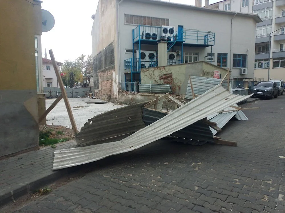 Beklenen yağış başladı: Lodos birçok ilde etkili olmaya devam ediyor - 13