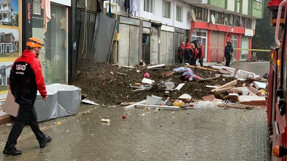 Çayeli'de heyelan: 1 ölü, 3 yaralı - 7