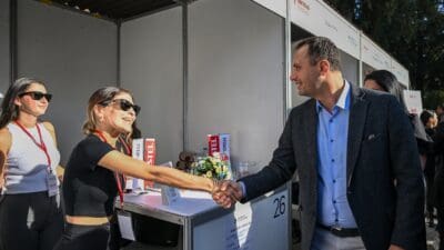 Bornova Belediyesi, iş arayanlarla personel arayan firmaları buluşturmak amacıyla “Altın