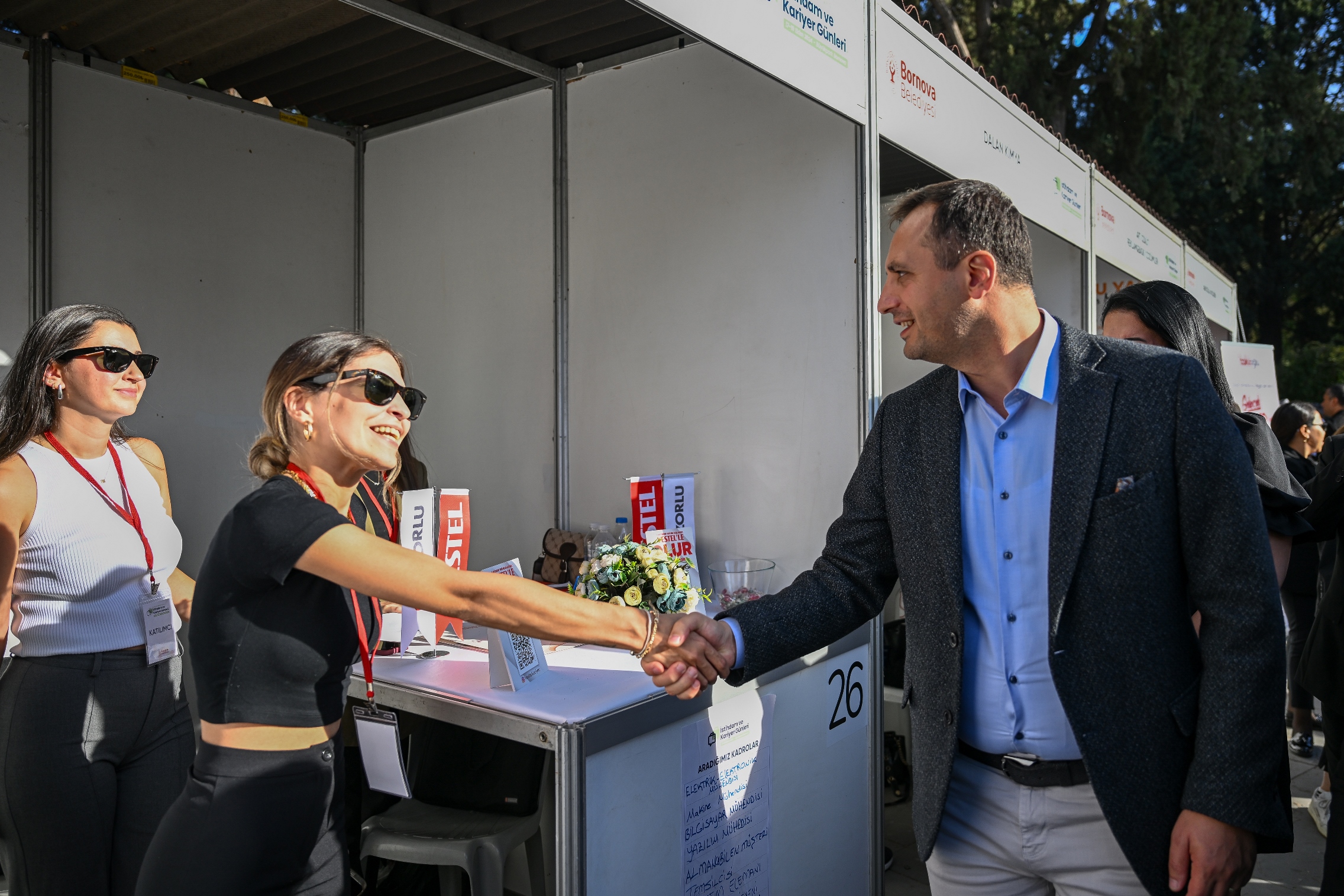 Bornova Belediyesi, iş arayanlarla personel arayan firmaları buluşturmak amacıyla “Altın