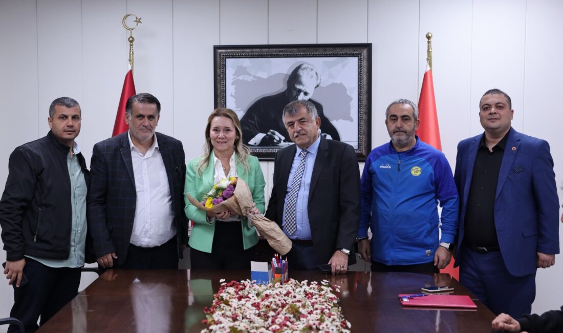 Konaklı amatör spor kulüpleri başkanlarını konuk eden Başkan Nilüfer Çınarlı