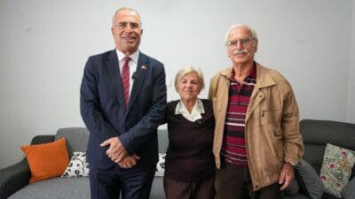 Lise yıllarında Türkçe öğretmenliğini yapan Ayşe Küçük’ü ziyaret eden Başkan