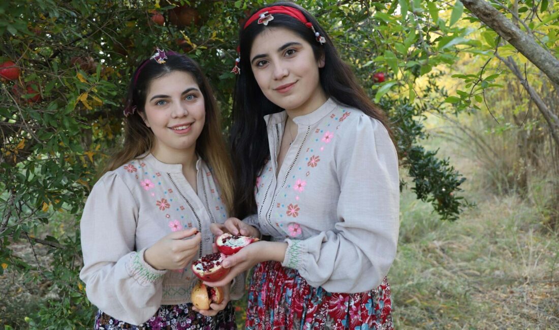 İzmir'de yaşayan ve farklı şehirlerde okudukları üniversitelerden ziraat mühendisi olarak