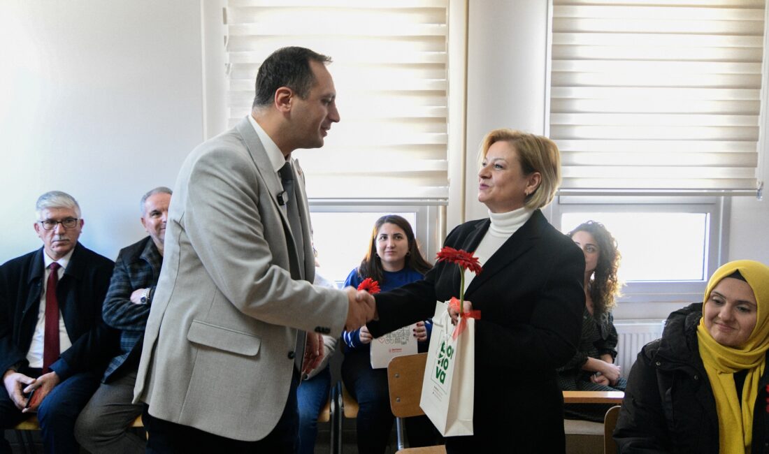 Bornova’da 24 Kasım Öğretmenler Günü, anlamlı ziyaretler, resmi törenler ve