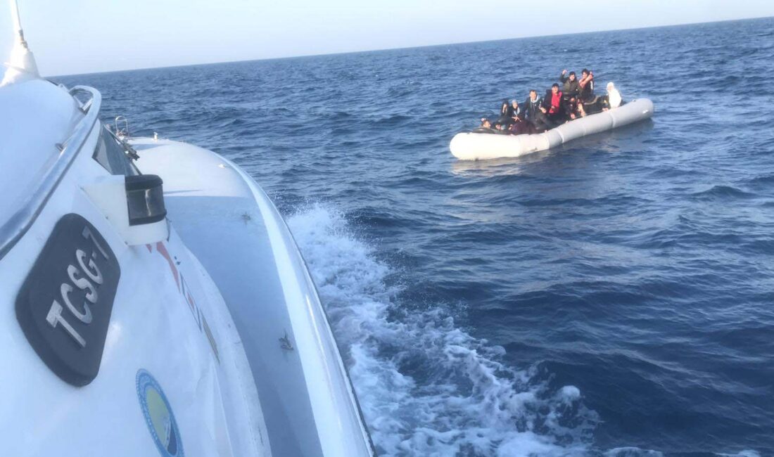 İzmir'in Seferihisar ilçesi açıklarında 14'ü çocuk 18 kaçak göçmen sahil